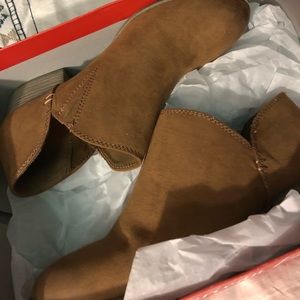 American Eagle 🦅 brown booties